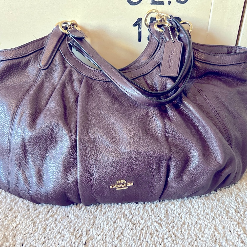 AUTHENTIC! Coach plum soft leather hand bag, gold details!! 👛